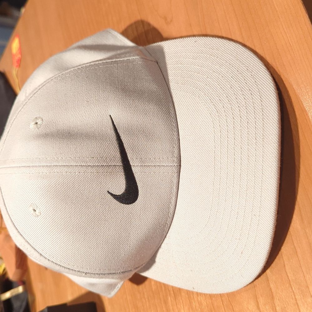 Nike swoosh baseball cap hat 7.5 size